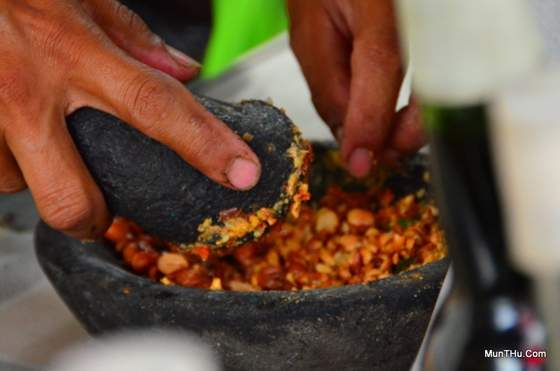 Kelezatan yang Autentik: Mengungkap Rahasia Cobek dan Ulekan Batu dalam Kuliner Indonesia