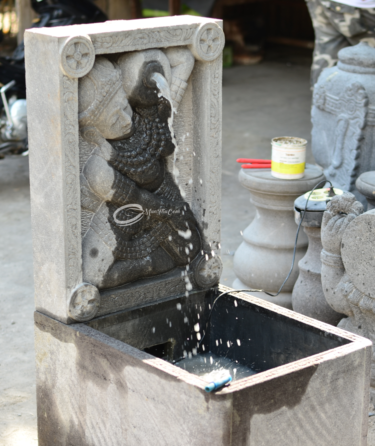 Air Mancur Relief Perempuan Pemikul Kendi dari Batu Lava Merapi - Image 2