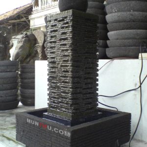 Air Mancur Minimalis Cagak Tiang Motif Garis Batu Lava dengan Bola Putar