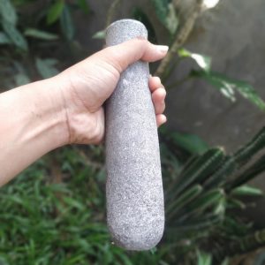Alu Batu Kali Berpori – Alat Tumbuk Bumbu Dapur Pasangan Lumpang Tradisional