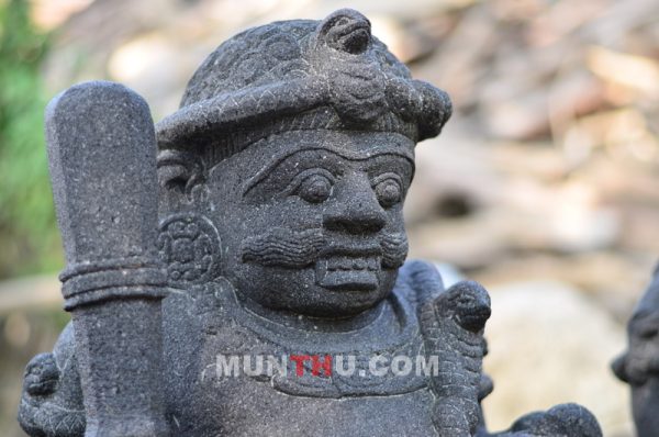 Patung Penjaga Pintu Gupolo Batu Candi –  Dwarapala Penjaga Gerbang Nuansa Klasik Jawa & Hindu-Buddha - Image 4