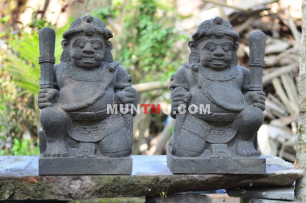 Patung Penjaga Pintu Gupolo Batu Candi –  Dwarapala Penjaga Gerbang Nuansa Klasik Jawa & Hindu-Buddha