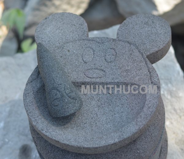 Cobek Batu Pori Mickey Mouse – Kartun Tikus Ikonik Disney - Image 2
