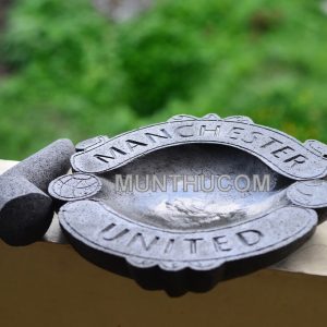 Cobek Batu Pori Motif Manchester United – Koleksi Fans MU & Alat Dapur Unik