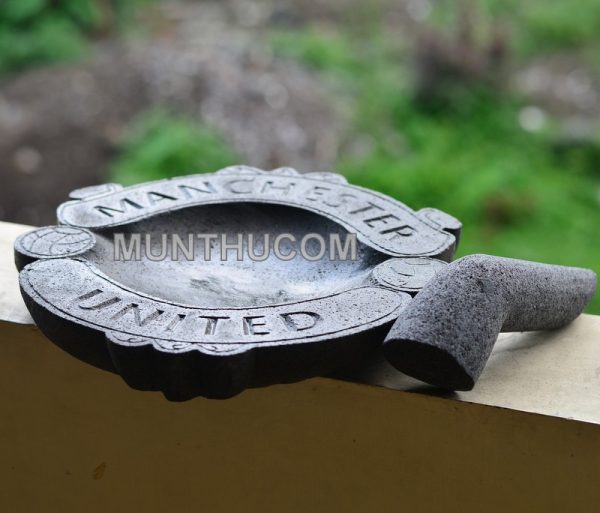 Cobek Batu Pori Motif Manchester United – Koleksi Fans MU & Alat Dapur Unik - Image 3