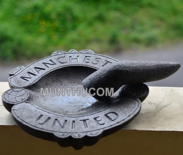 Cobek Batu Pori Motif Manchester United – Koleksi Fans MU & Alat Dapur Unik - Image 4