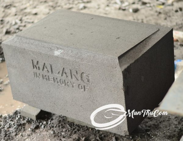 Dudukan Memorial Batu Lava Merapi – Kursi Kenangan Abadi