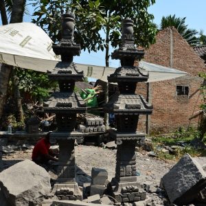 (LAM019) Ornamen Pagoda Jepang dari Batu Lava – Gapura Hiasan Taman & Pintu Masuk