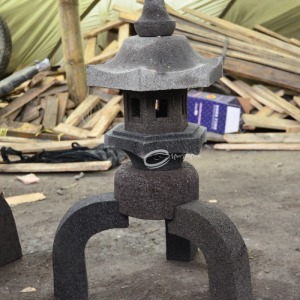 (LAM011) Japanese Stone Lantern –  Lampion Batu Model Kaki 3 Atap Segi Enam