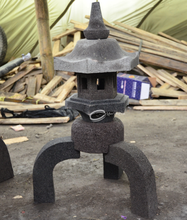 (LAM011) Japanese Stone Lantern –  Lampion Batu Model Kaki 3 Atap Segi Enam