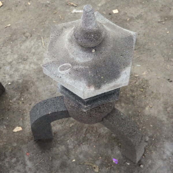 (LAM011) Japanese Stone Lantern –  Lampion Batu Model Kaki 3 Atap Segi Enam - Image 2