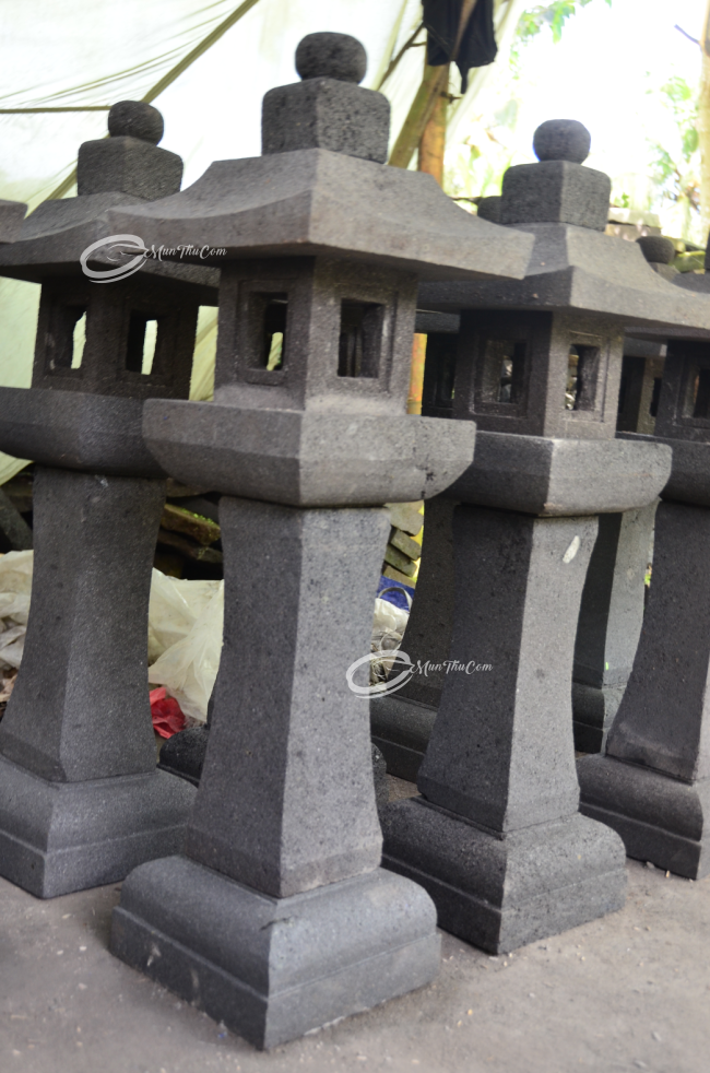 (LAM002) Lampion Jepang Batu Lava – Atap Persegi Puncak Bola Kecil - Image 3