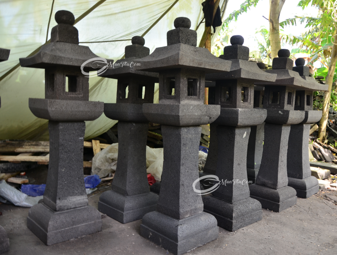 (LAM002) Lampion Jepang Batu Lava – Atap Persegi Puncak Bola Kecil - Image 2