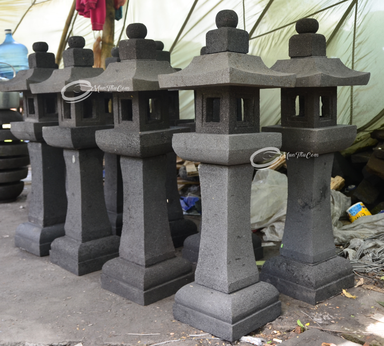 (LAM002) Lampion Jepang Batu Lava – Atap Persegi Puncak Bola Kecil