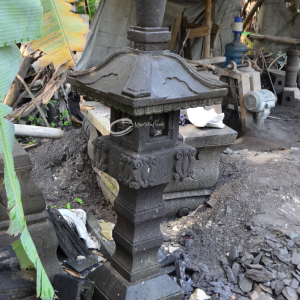 (LAM010) Lampion Batu Kasoga Persegi –  Stone Lantern Atap Segi Empat Tebal Ornamen Dasi
