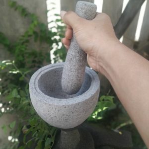 Lumpang Batu Asli dari Kali – Diameter 16 cm untuk Kebutuhan Dapur Harian