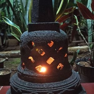 (LAM015) Miniatur Stupa Borobudur Batu Lava – Lampion Hiasan Artistik & Penerangan Unik