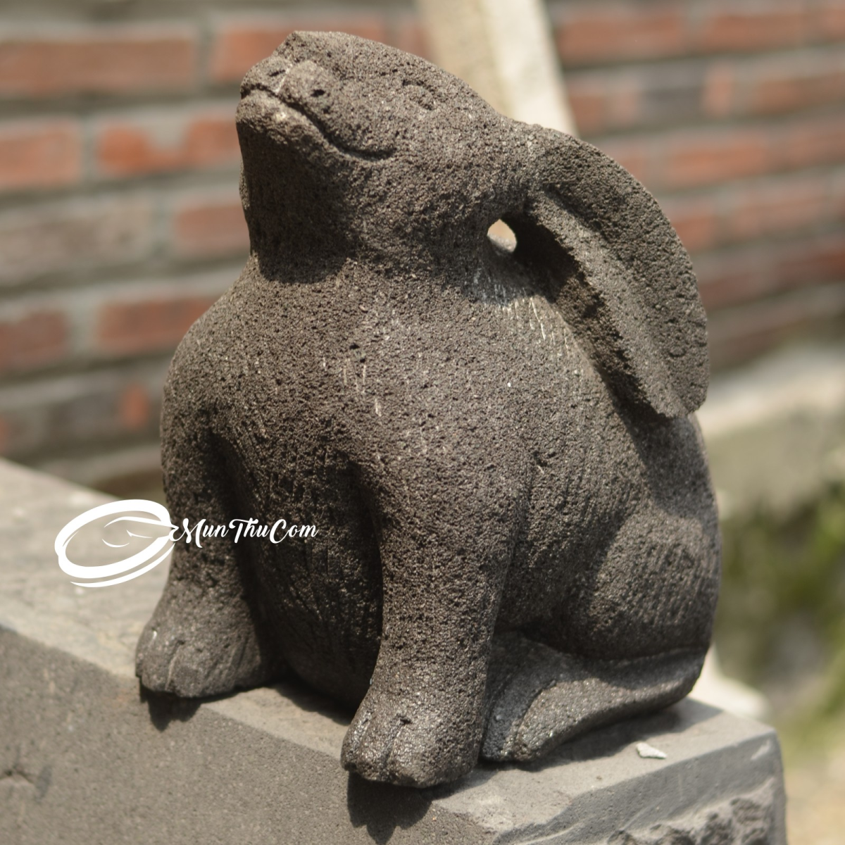 Patung Batu Kelinci Lucu 30cm – Pahatan Manual Batu Lava Merapi - Image 7