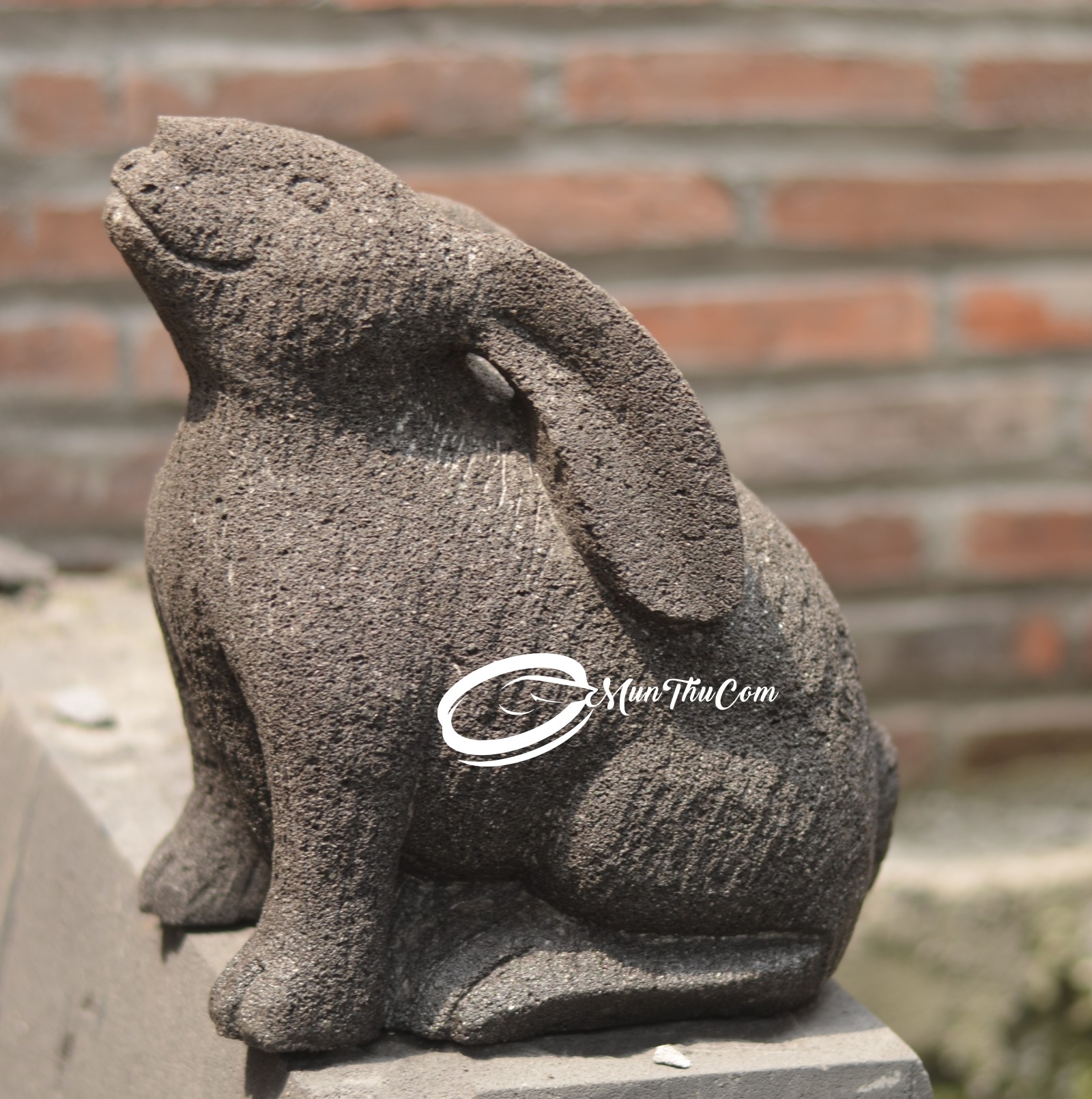 Patung Batu Kelinci Lucu 30cm – Pahatan Manual Batu Lava Merapi - Image 6