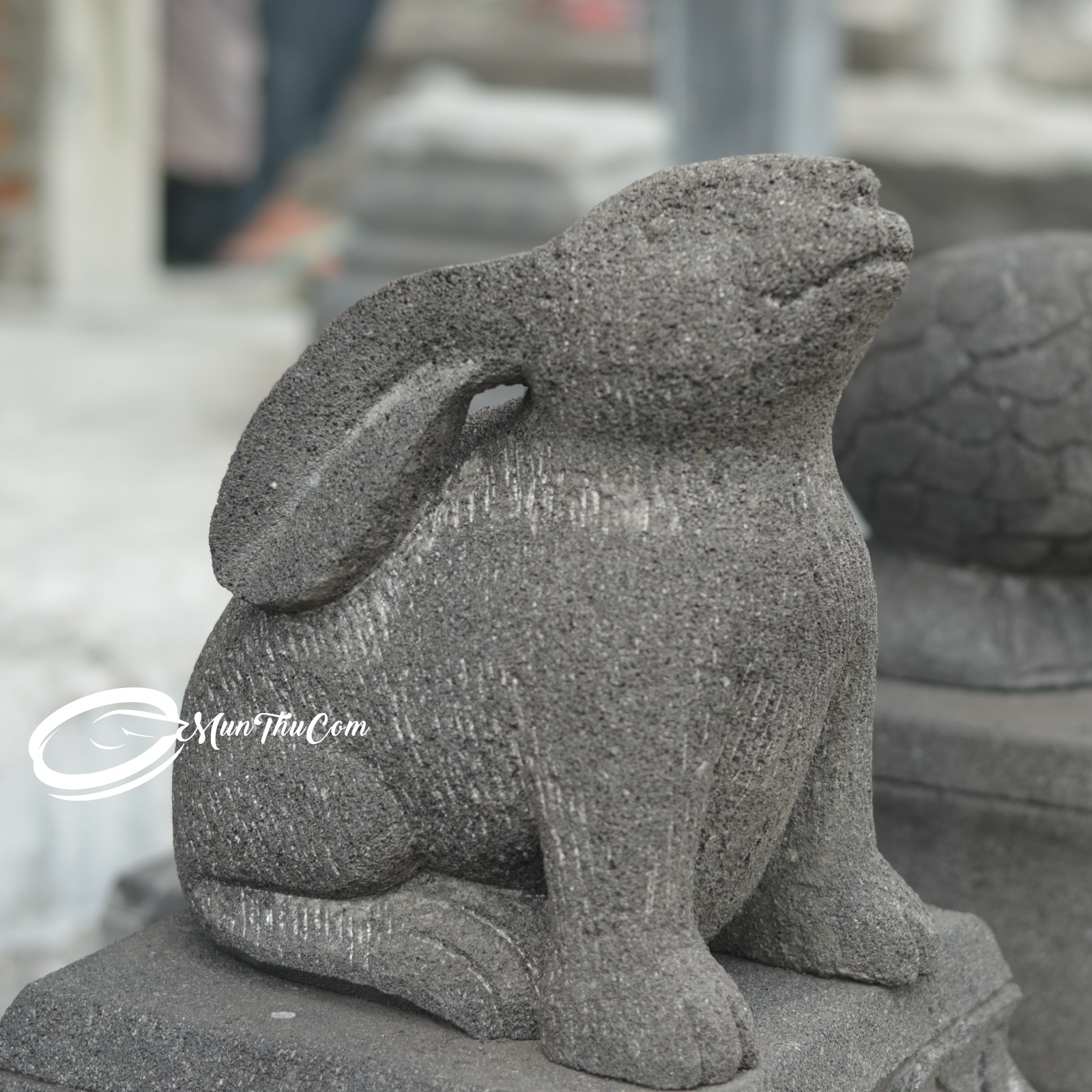 Patung Batu Kelinci Lucu 30cm – Pahatan Manual Batu Lava Merapi - Image 4