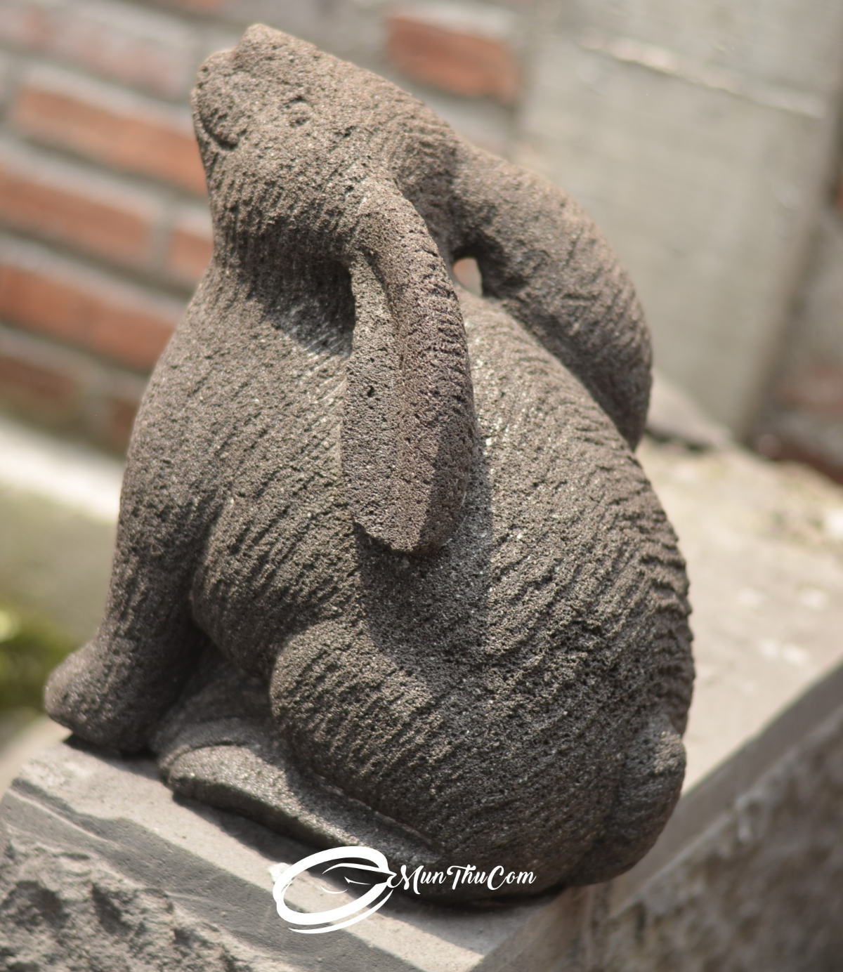 Patung Batu Kelinci Lucu 30cm – Pahatan Manual Batu Lava Merapi - Image 3