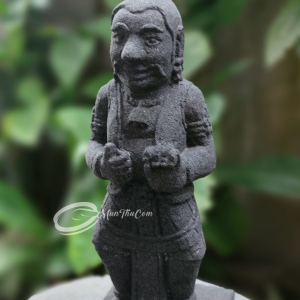 Koleksi Patung Punokawan Petruk 40cm – Pahatan Batu Lava Tradisional