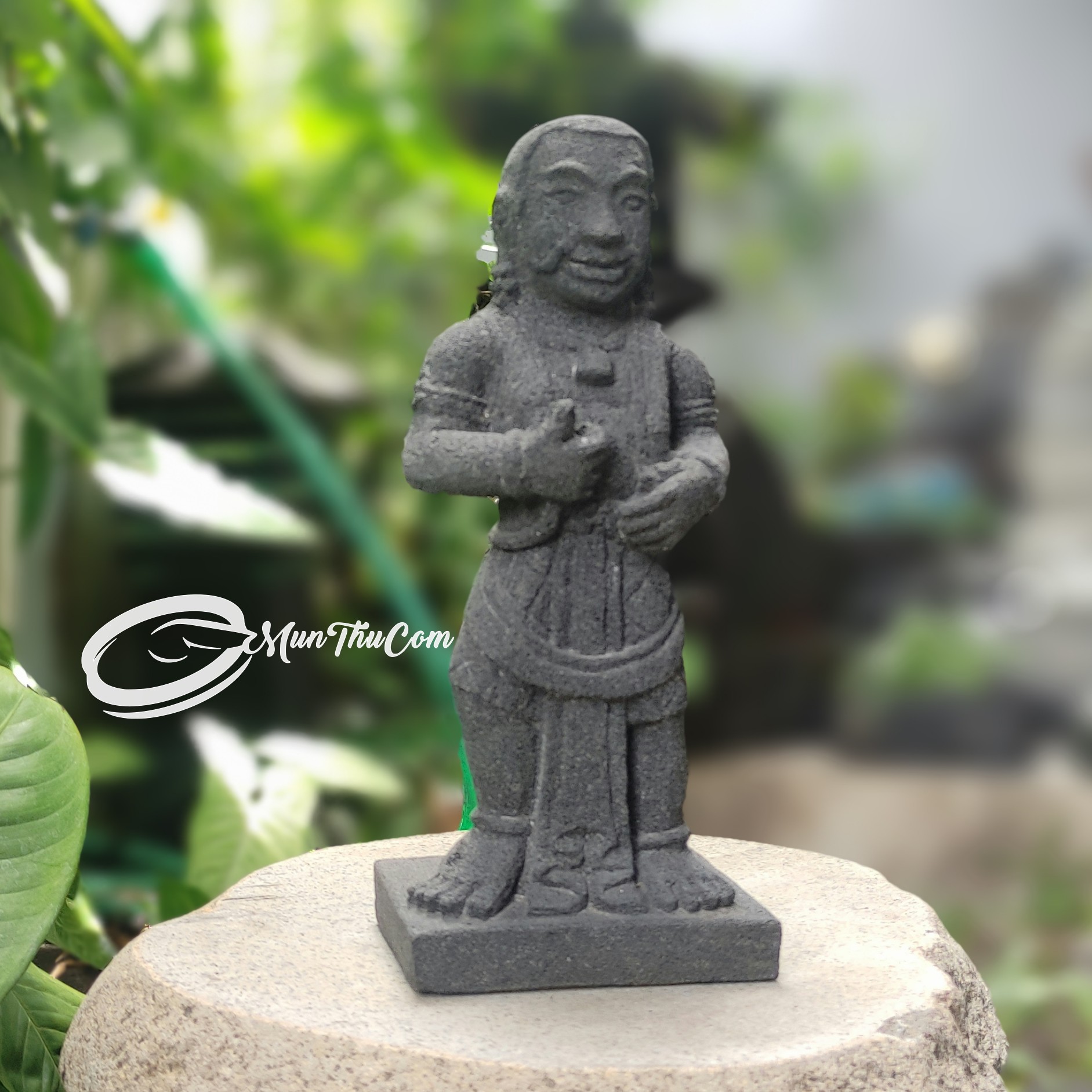 Patung Gareng Batu Lava Andesit 30cm – Punakawan Jawa Seni Pahat Tradisional