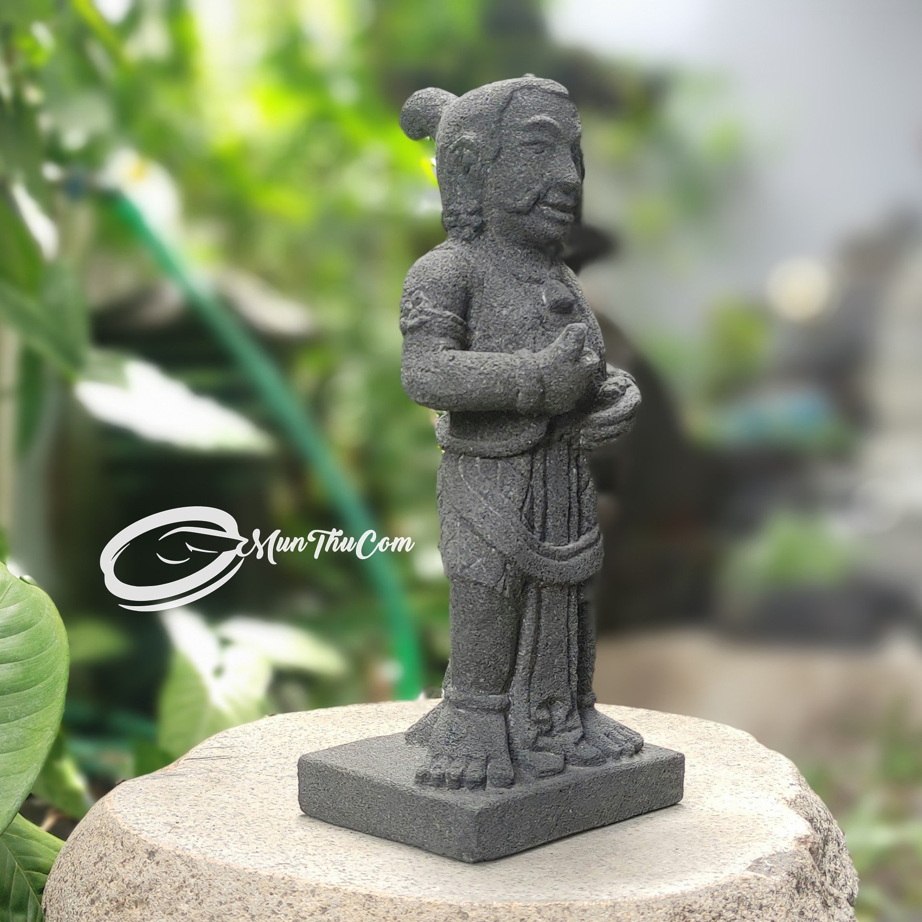 Patung Gareng Batu Lava Andesit 30cm – Punakawan Jawa Seni Pahat Tradisional - Image 2