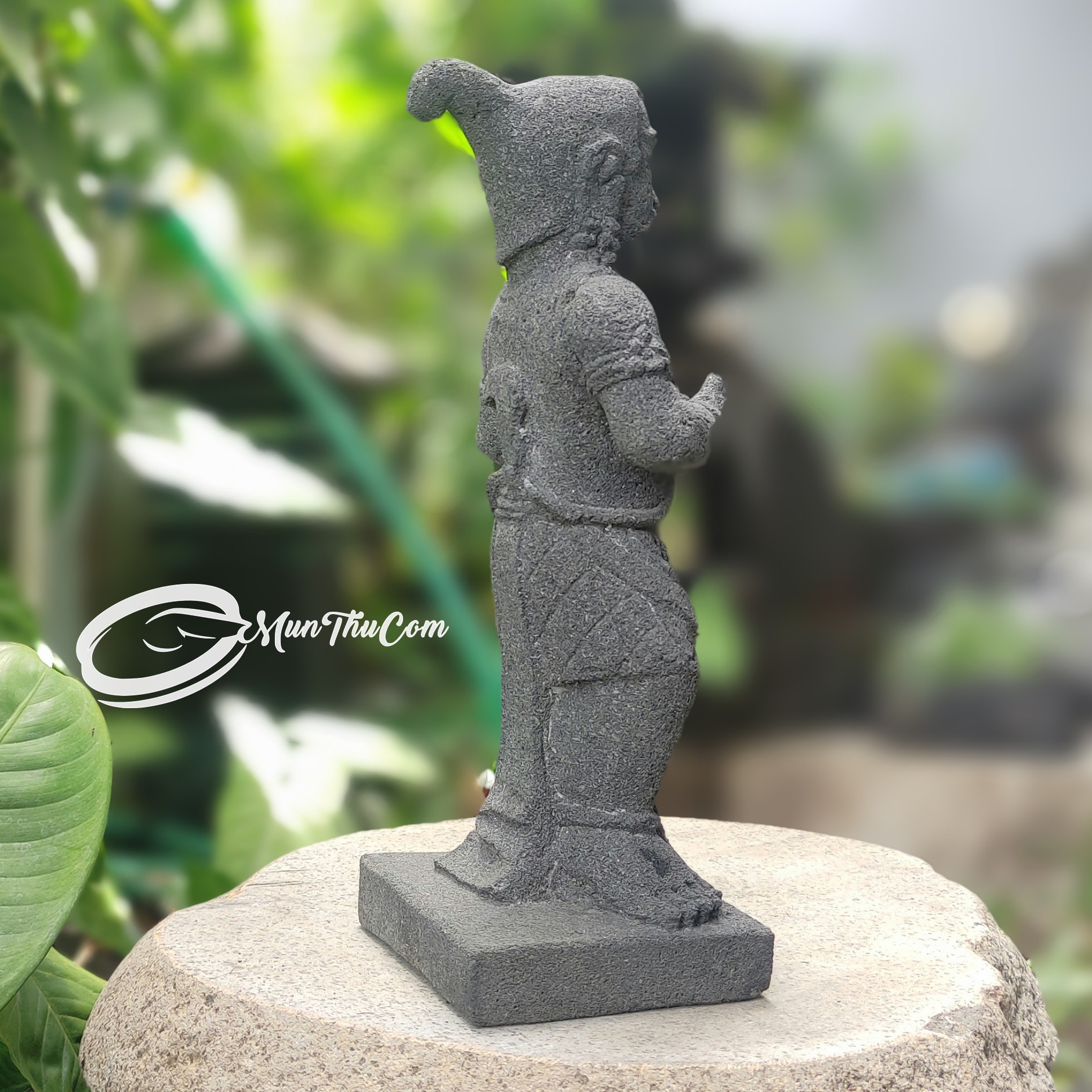 Patung Gareng Batu Lava Andesit 30cm – Punakawan Jawa Seni Pahat Tradisional - Image 3