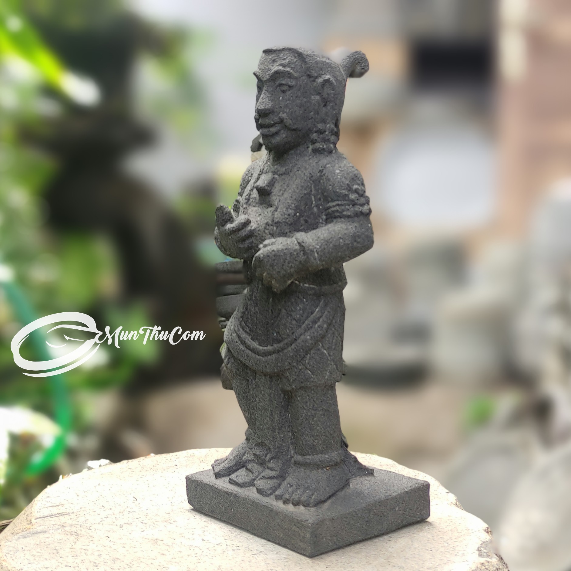 Patung Gareng Batu Lava Andesit 30cm – Punakawan Jawa Seni Pahat Tradisional - Image 5