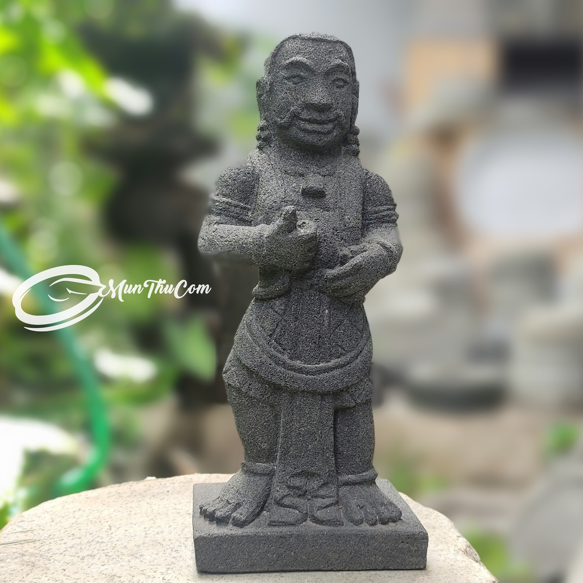 Patung Gareng Batu Lava Andesit 30cm – Punakawan Jawa Seni Pahat Tradisional - Image 7