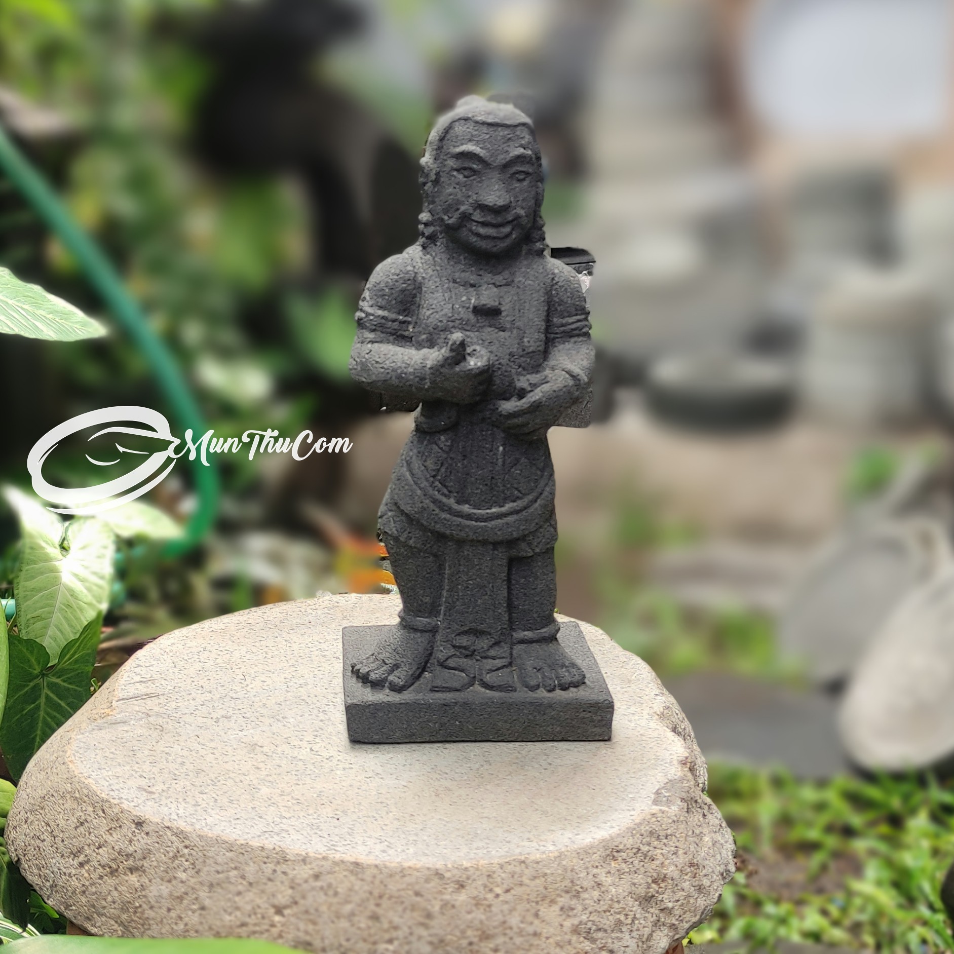 Patung Gareng Batu Lava Andesit 30cm – Punakawan Jawa Seni Pahat Tradisional - Image 8