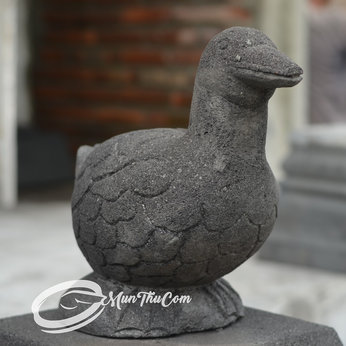 Patung Bebek Lava Stone Merapi – Elegan untuk Taman & Kolam