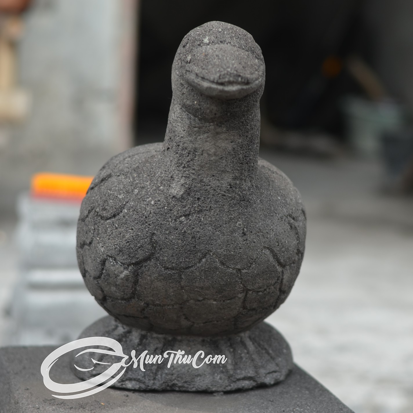 Patung Bebek Lava Stone Merapi – Elegan untuk Taman & Kolam - Image 3