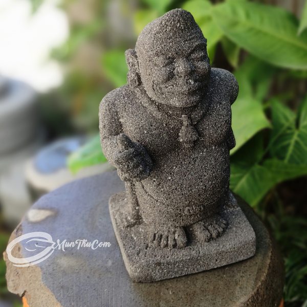 Patung Semar Batu Lava Gunung Merapi – Tinggi 30cm, Pahatan Manual Tradisional - Image 7