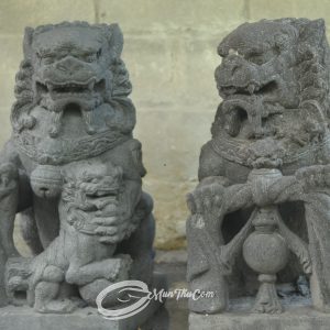 Patung Singa Penjaga Pintu dari Batu Lava Gunung Merapi