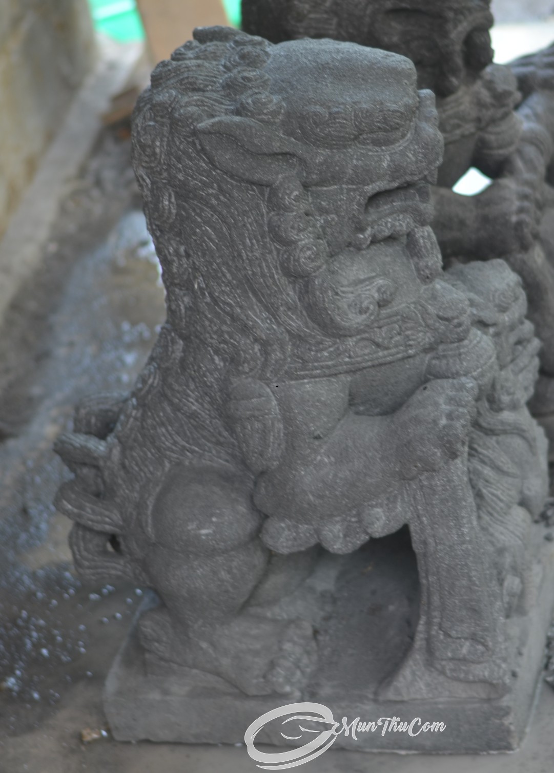 Patung Singa Penjaga Pintu dari Batu Lava Gunung Merapi - Image 4