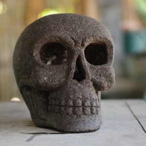 Patung Skull Batu Alam Andesit  Lava Gunung Merapi – Gothic & Artistik