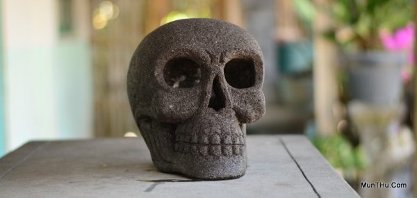 Patung Skull Batu Alam Andesit  Lava Gunung Merapi – Gothic & Artistik