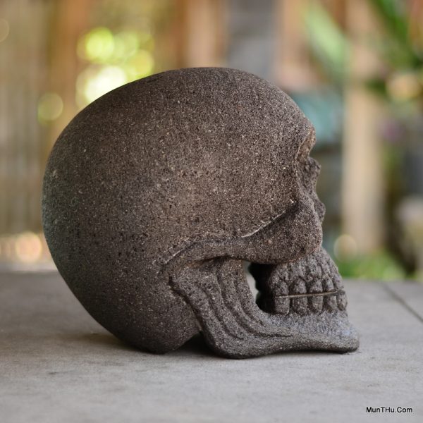 Patung Skull Batu Alam Andesit  Lava Gunung Merapi – Gothic & Artistik - Image 3