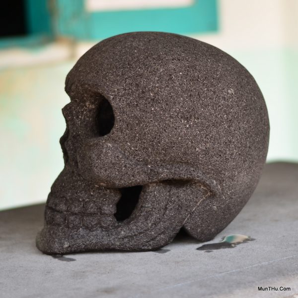 Patung Skull Batu Alam Andesit  Lava Gunung Merapi – Gothic & Artistik - Image 4