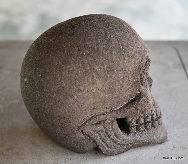 Patung Skull Batu Alam Andesit  Lava Gunung Merapi – Gothic & Artistik - Image 5