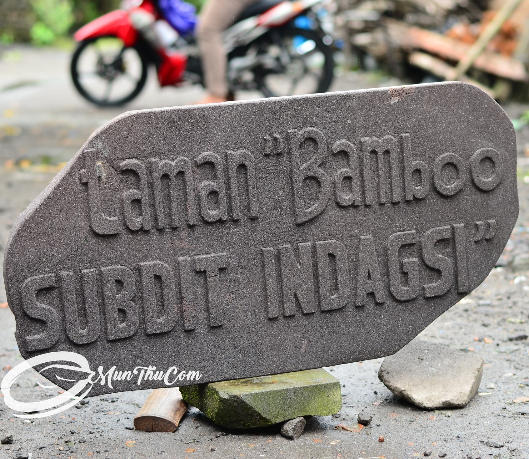 Papan Nama Batu Lava Relief – Sentuhan Seni Tradisional untuk Bangunan Modern - Image 2