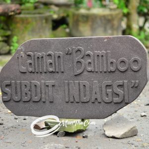 Papan Nama Batu Lava Relief – Sentuhan Seni Tradisional untuk Bangunan Modern