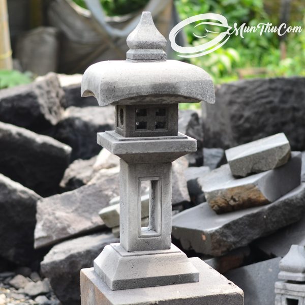 (LAM022) Lampion Batu Lava Merapi – Desain Klasik Jepang dengan Atap Payung & Kaki Balok Berlubang - Image 2