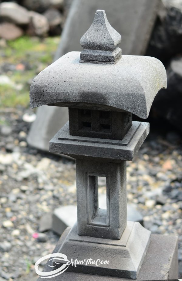 (LAM022) Lampion Batu Lava Merapi – Desain Klasik Jepang dengan Atap Payung & Kaki Balok Berlubang - Image 6