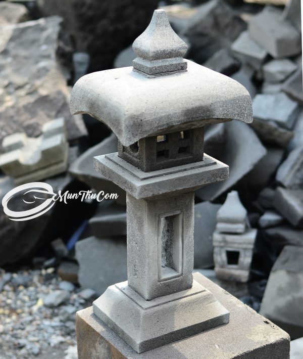 (LAM022) Lampion Batu Lava Merapi – Desain Klasik Jepang dengan Atap Payung & Kaki Balok Berlubang - Image 5