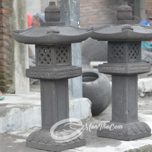 (LAM021) Japanese Stone Lantern Lava Merapi – Kaki Ukir Teratai, Kotak Cagak, Atap Dasi, Ukiran Diamond