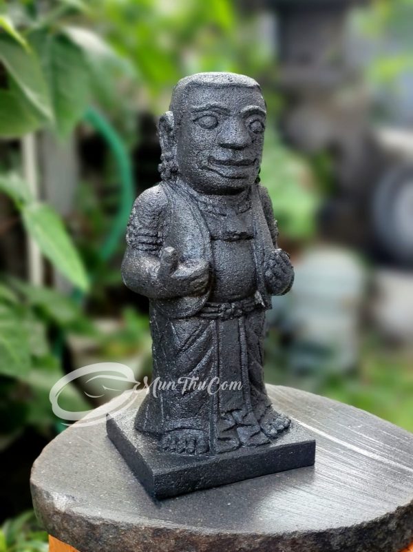 Patung Bagong Punokawan Batu Lava –  Sentuhan Seni Figur Jawa untuk Ruangan Anda - Image 2