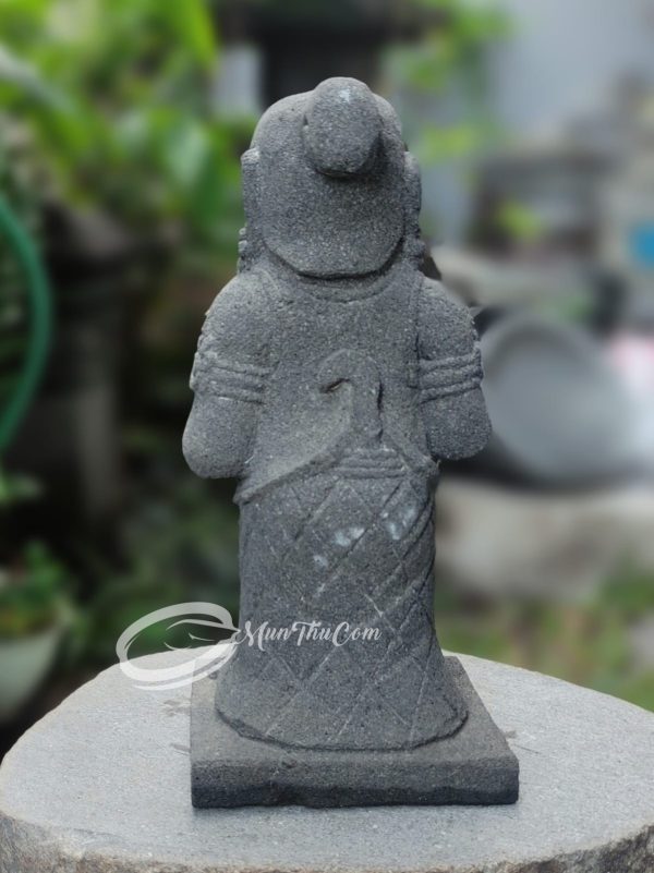 Patung Bagong Punokawan Batu Lava –  Sentuhan Seni Figur Jawa untuk Ruangan Anda - Image 3